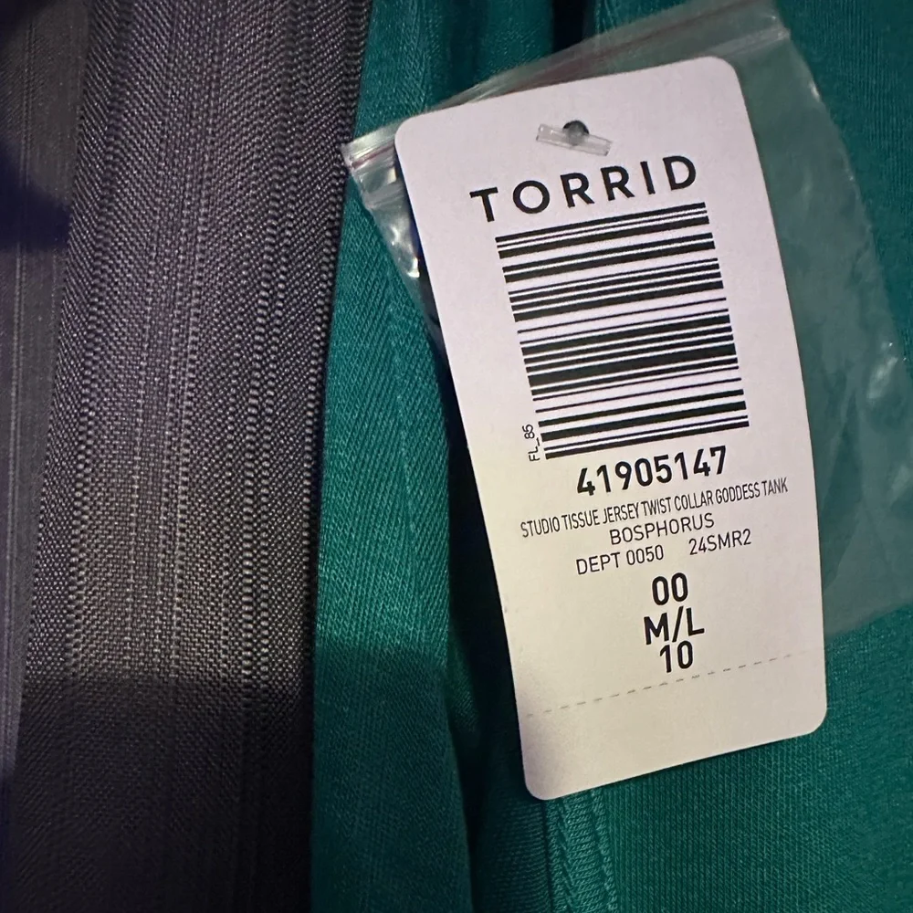 BOGO 𝒯𝑜𝓇𝓇𝒾𝒹 𝒩𝒲𝒯 𝒯𝓌𝒾𝓈𝓉 𝒞𝑜𝓁𝓁𝒶𝓇 𝒢𝑜𝒹𝒹𝑒𝓈𝓈 𝒯𝒶𝓃𝓀 - Picture 8 of 9